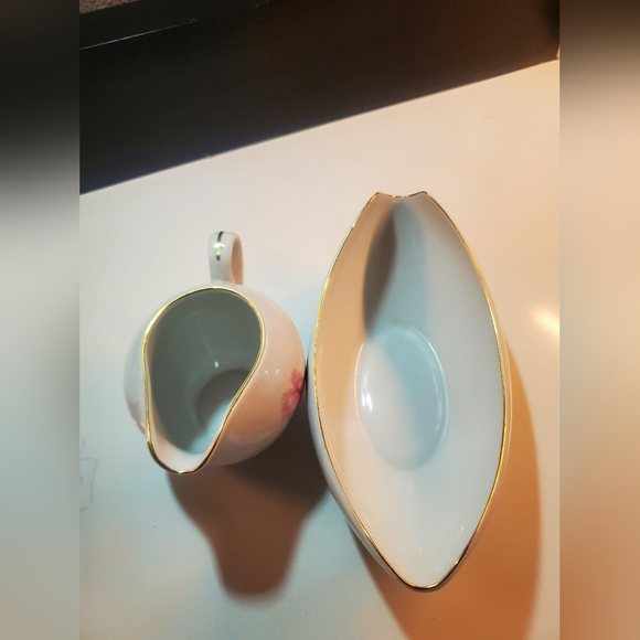 Fine China Royal Court , Carnation, Japan, Cream and Gravy Boat set, Vintage - Picture 2 of 12